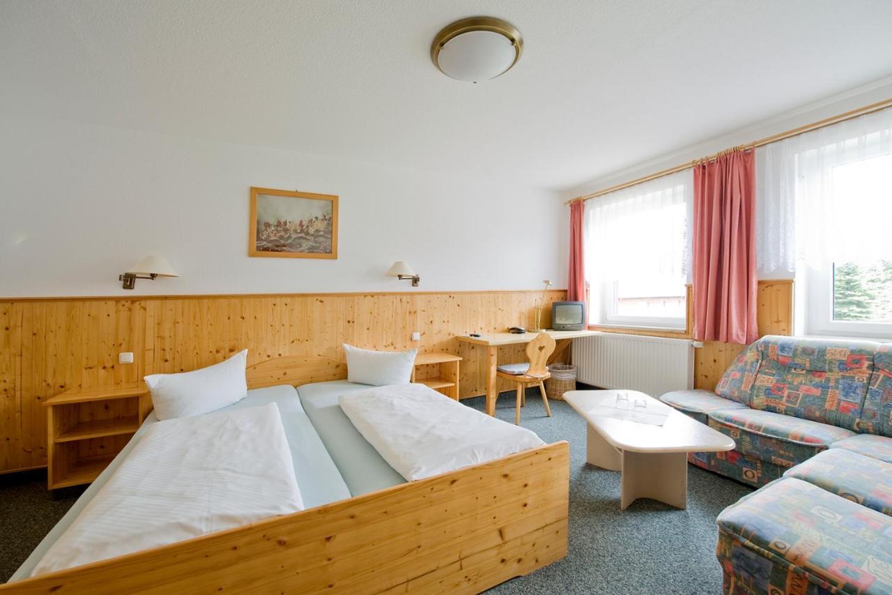 Sportpark Rabenberg Hotel Breitenbrunn  Bagian luar foto