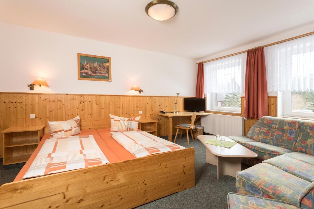 Sportpark Rabenberg Hotel Breitenbrunn  Bagian luar foto
