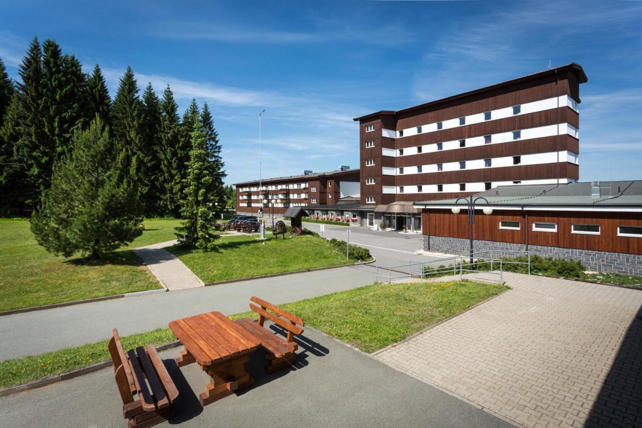 Sportpark Rabenberg Hotel Breitenbrunn  Bagian luar foto