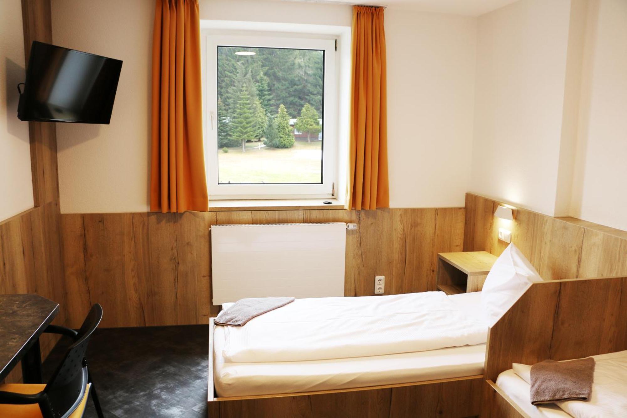 Sportpark Rabenberg Hotel Breitenbrunn  Bagian luar foto